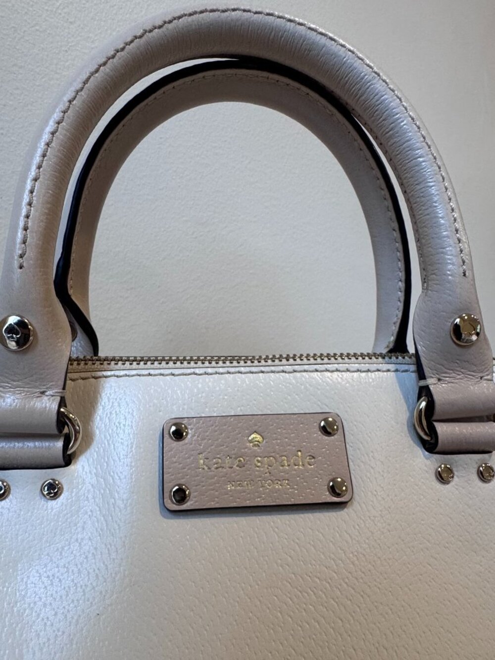 Kate Spade Dome Satchel β Saffiano Leather β Beige & Tan β GREAT CONDITION π₯ - Picture 4 of 13